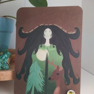Spreuk-kaart: "you are never alone when you are connected with nature."